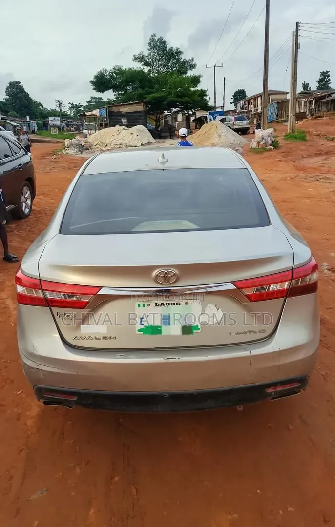 Toyota Avalon Limited Sedan FWD (3.5L 6cyl 6A) 2013 Gold