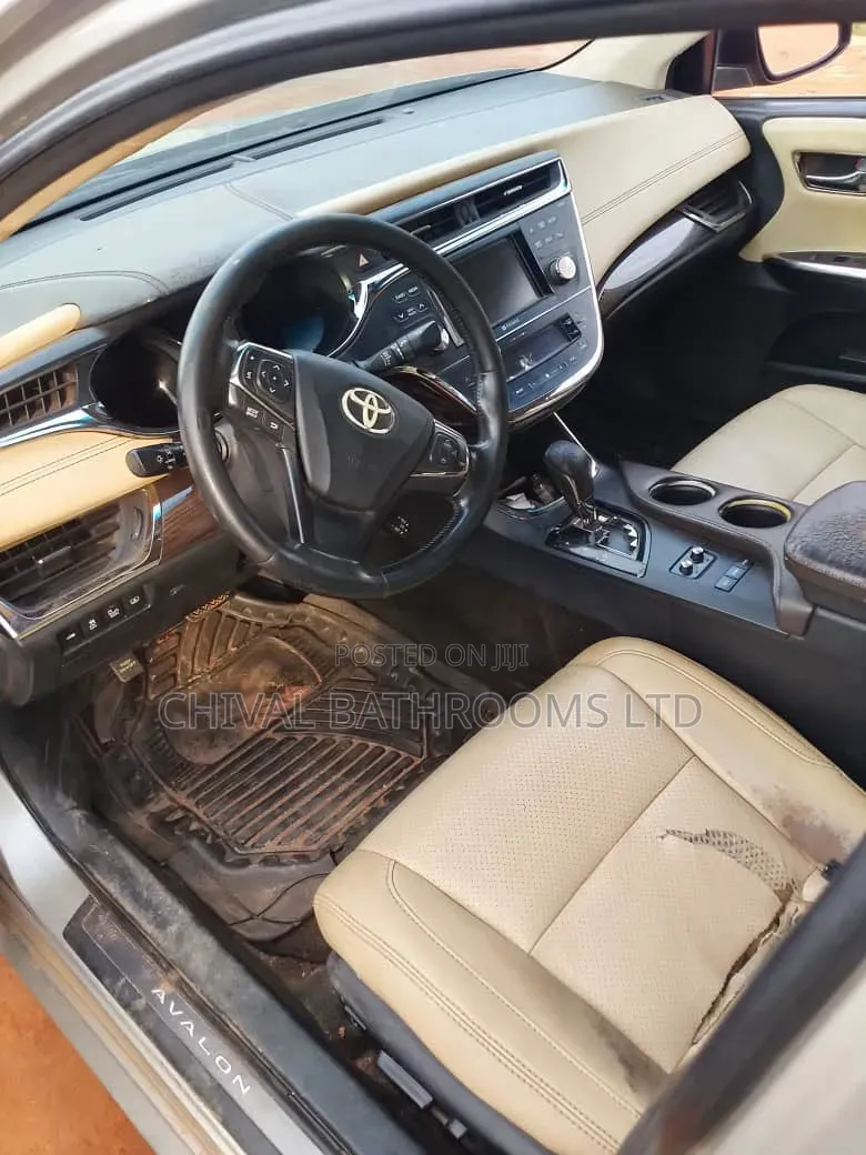 Toyota Avalon Limited Sedan FWD (3.5L 6cyl 6A) 2013 Gold