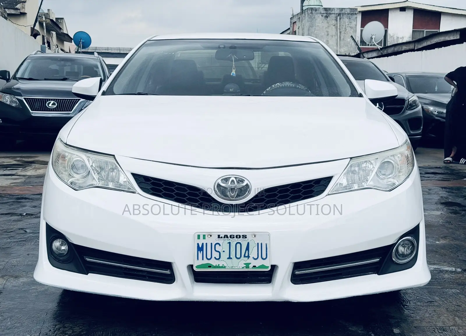 Toyota Camry SE 4dr Sedan (2.5L 4cyl 6A) 2012 White