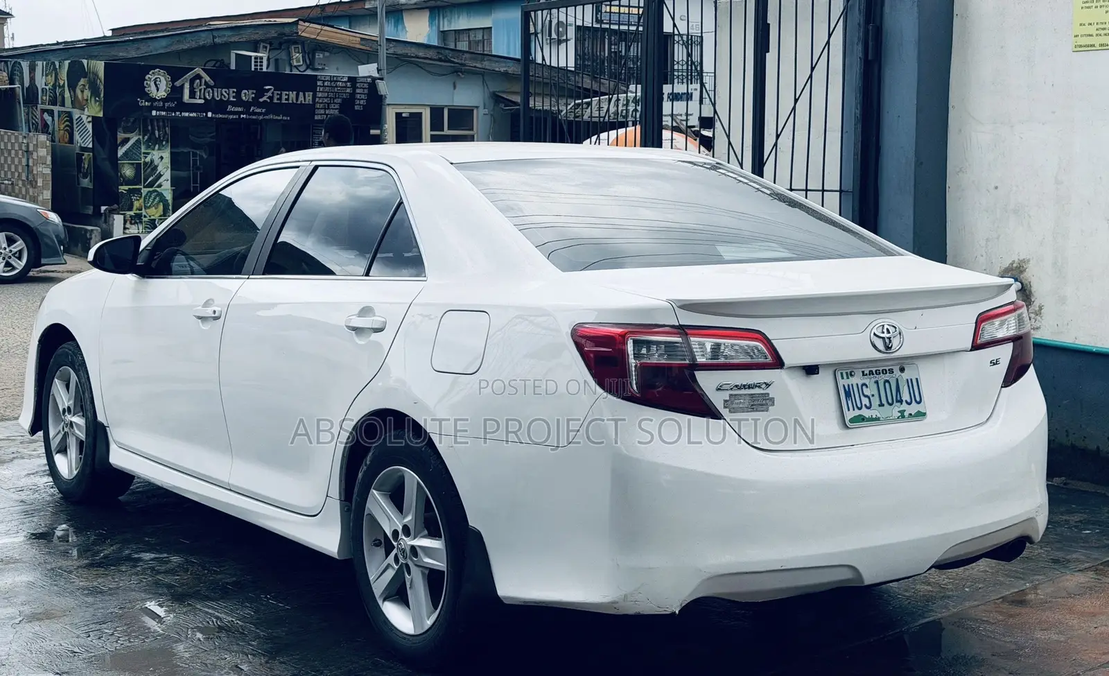 Toyota Camry SE 4dr Sedan (2.5L 4cyl 6A) 2012 White