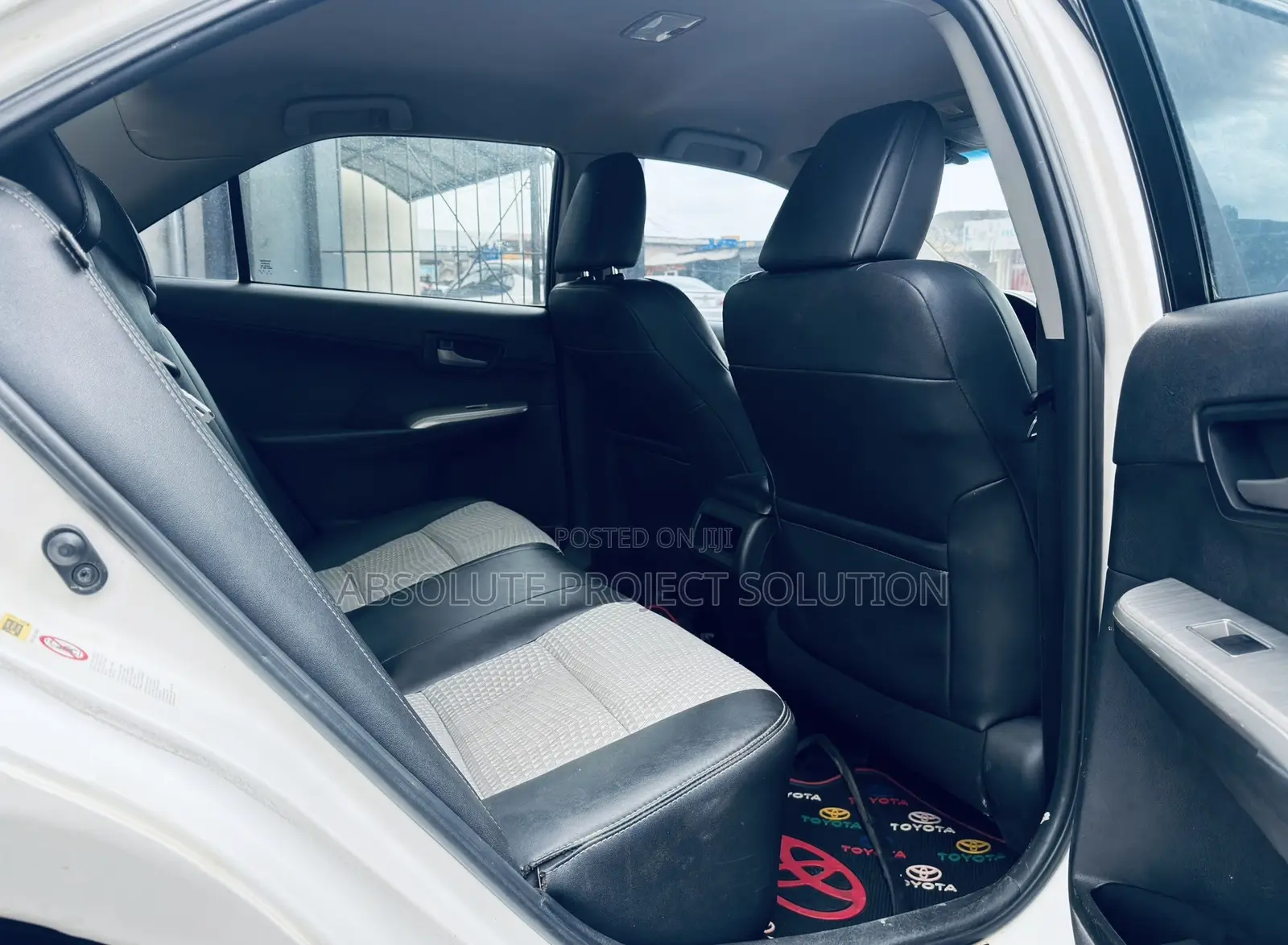 Toyota Camry SE 4dr Sedan (2.5L 4cyl 6A) 2012 White