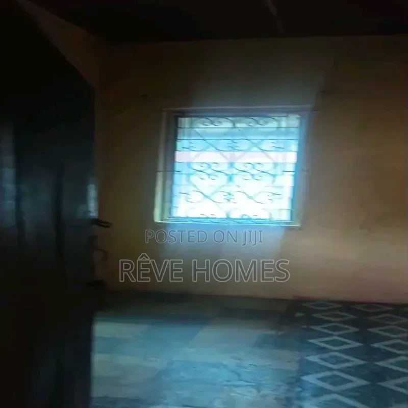 Mini Flat in Adekunle for rent