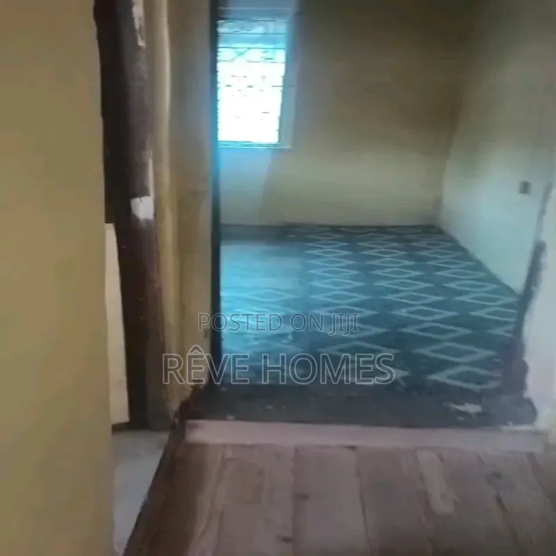 Mini Flat in Adekunle for rent