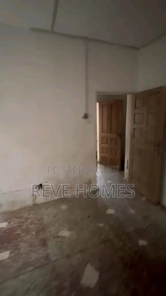 Mini Flat in Soluyi for rent