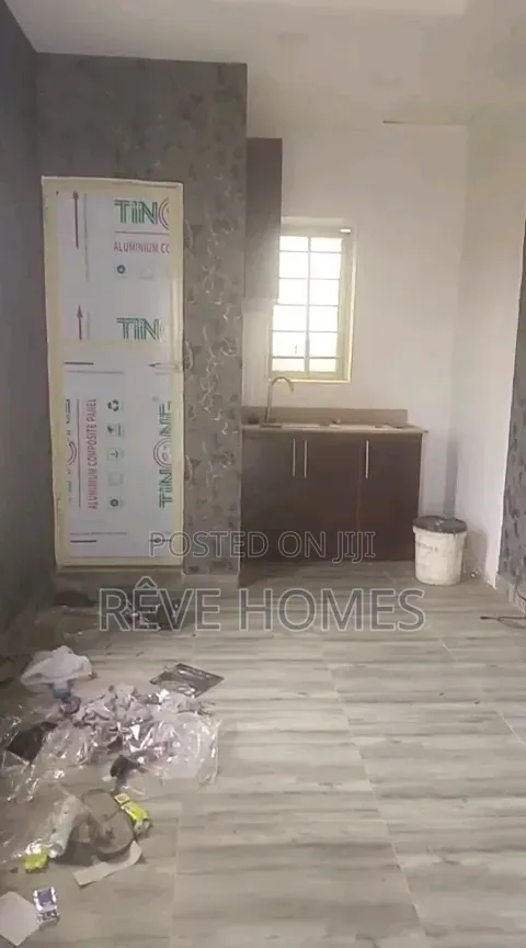 Mini Flat in Soluyi for rent
