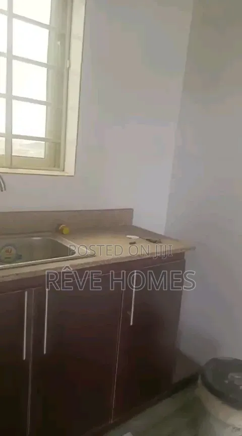 Mini Flat in Soluyi for rent