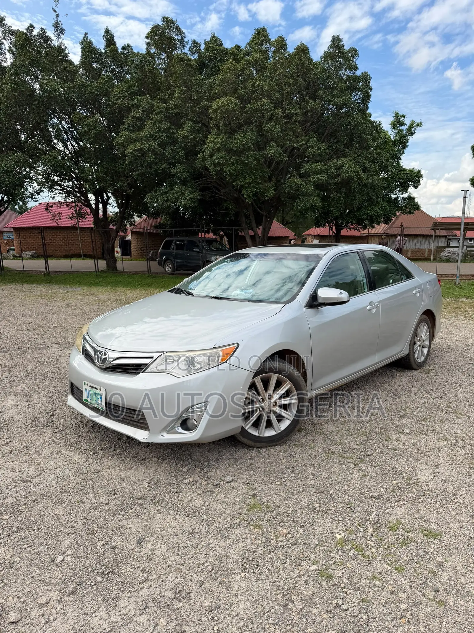 Toyota Camry XLE 4dr Sedan (2.5L 4cyl 6A) 2012 Silver