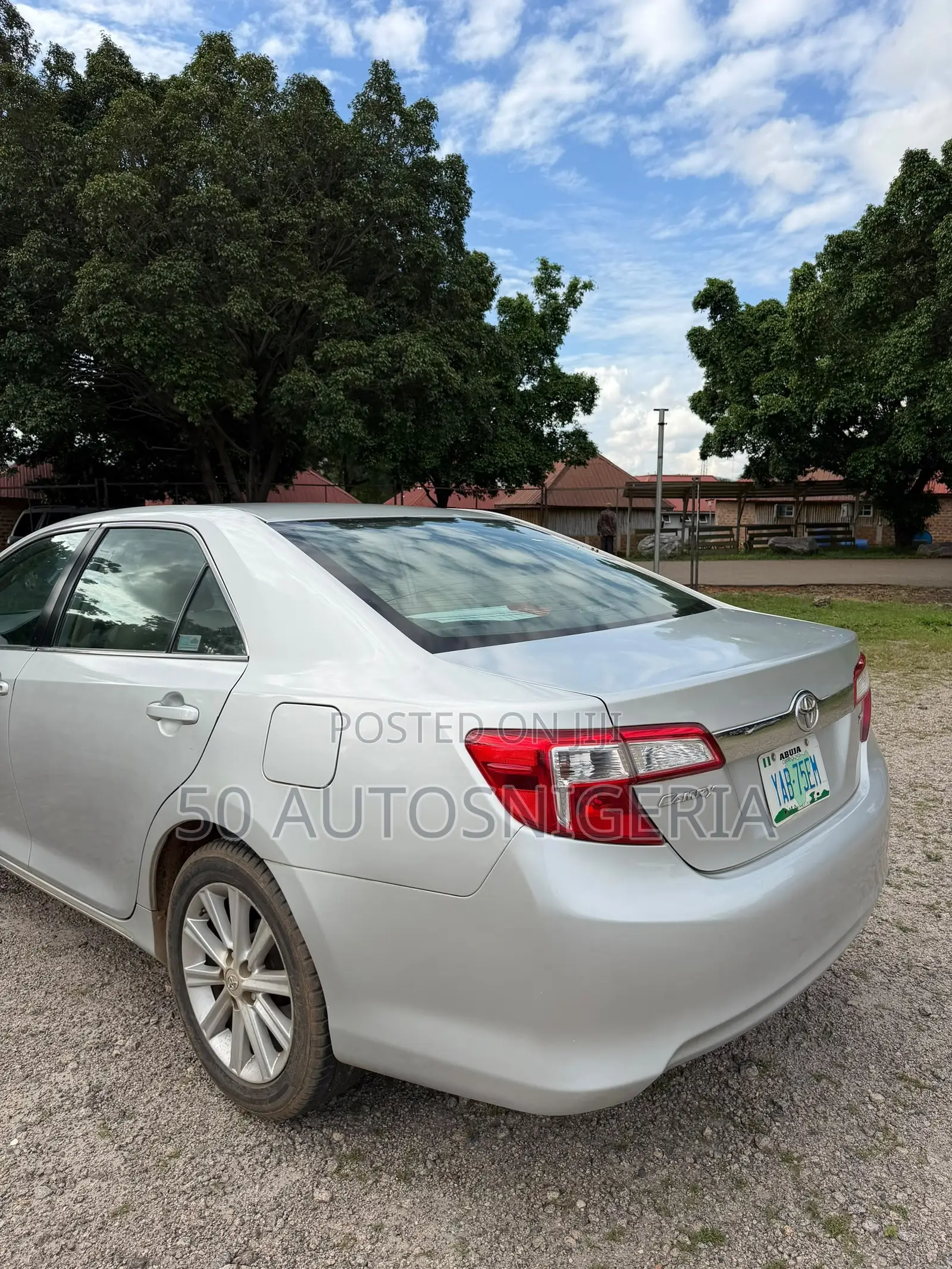 Toyota Camry XLE 4dr Sedan (2.5L 4cyl 6A) 2012 Silver