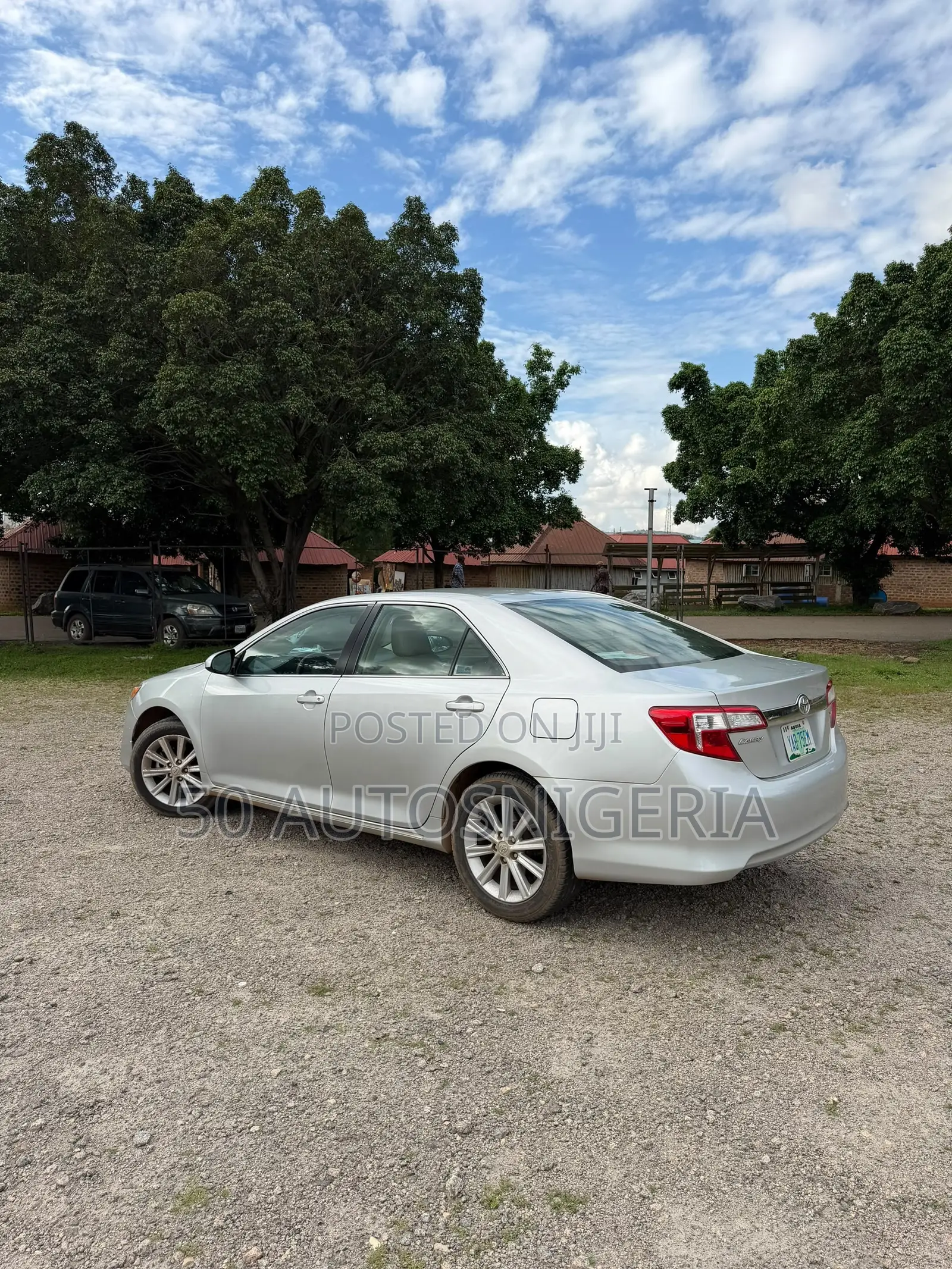 Toyota Camry XLE 4dr Sedan (2.5L 4cyl 6A) 2012 Silver