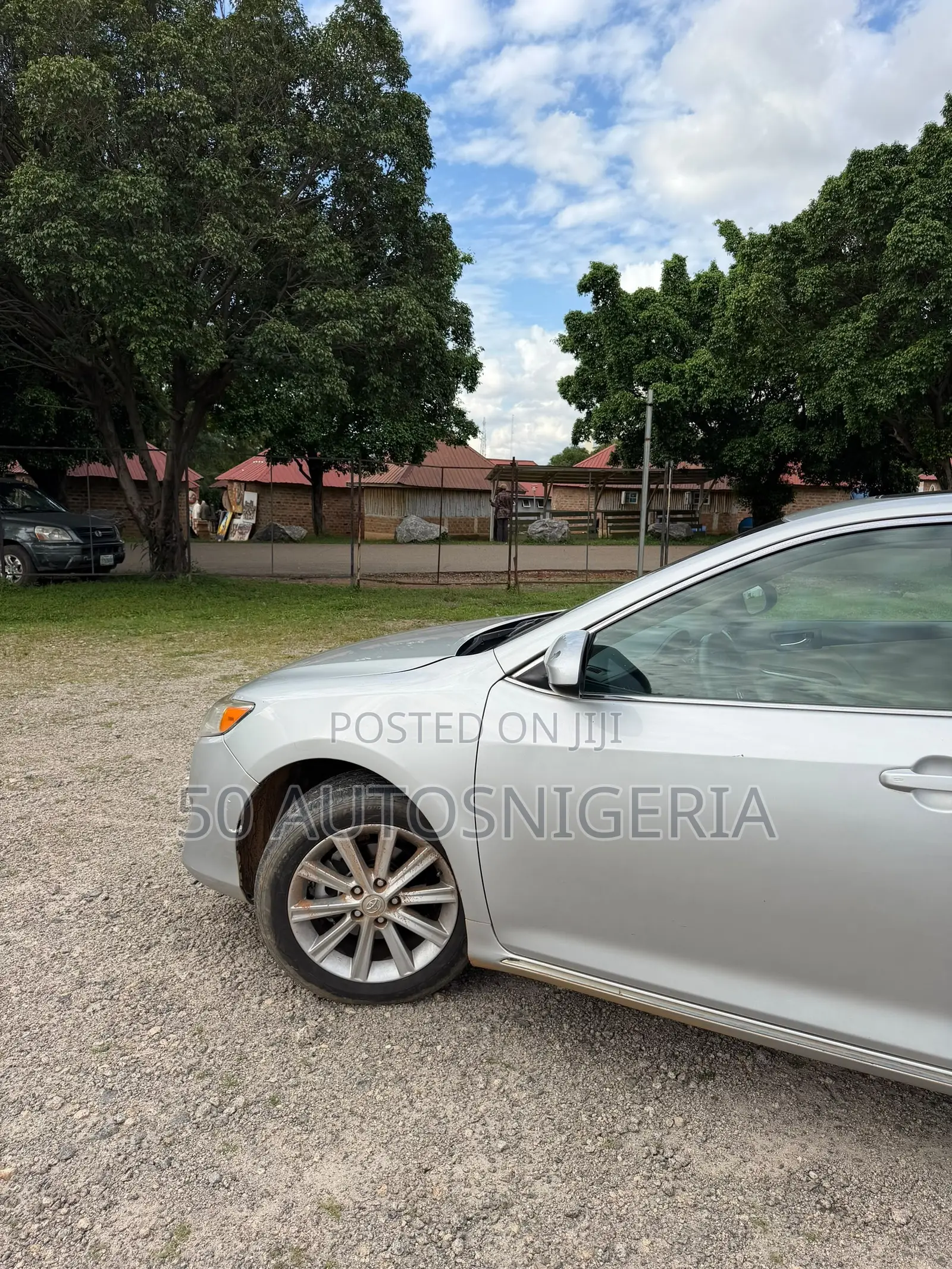 Toyota Camry XLE 4dr Sedan (2.5L 4cyl 6A) 2012 Silver