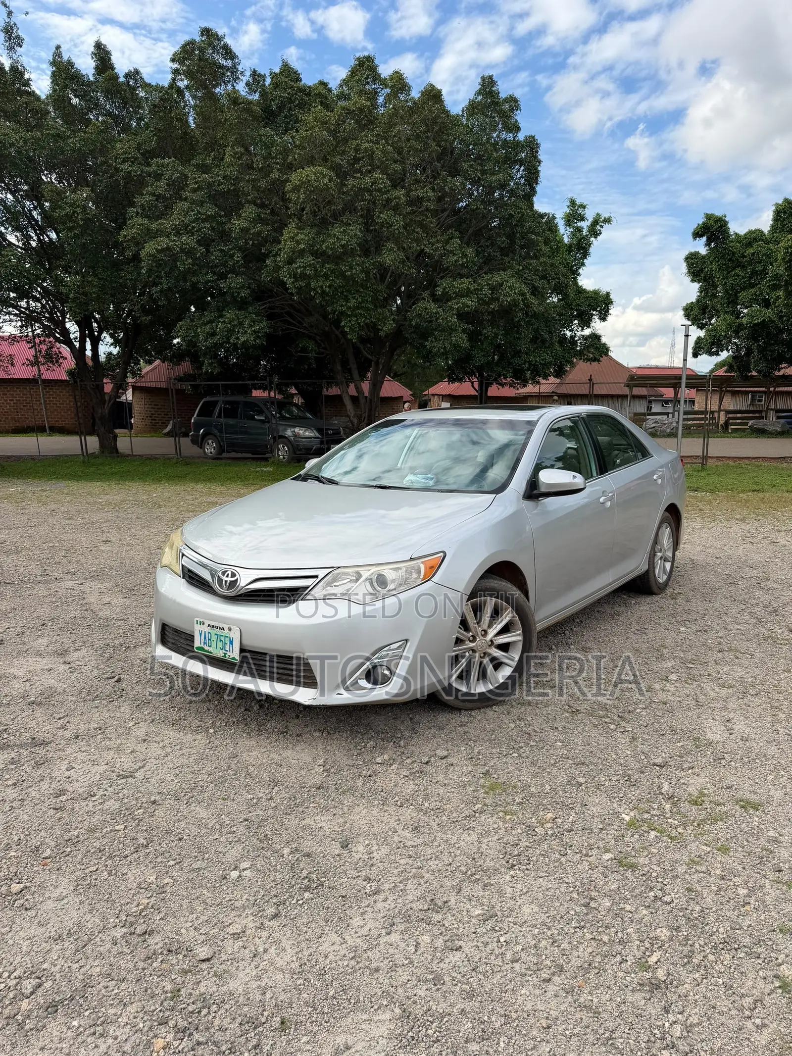 Toyota Camry XLE 4dr Sedan (2.5L 4cyl 6A) 2012 Silver