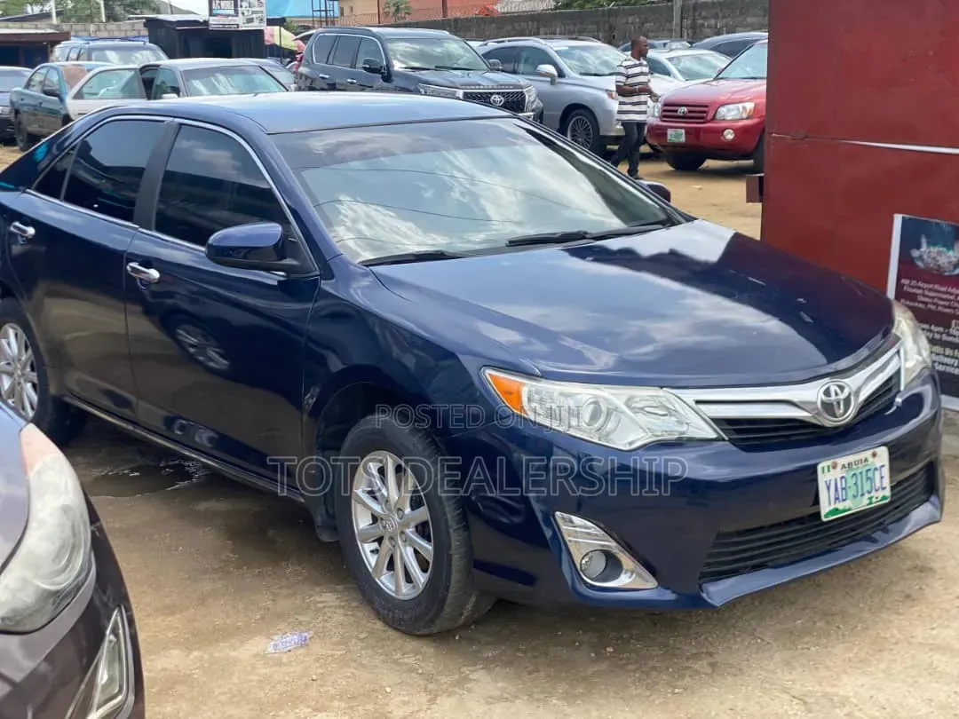 Toyota Camry LE 4dr Sedan (2.5L 4cyl 6A) 2012 Blue