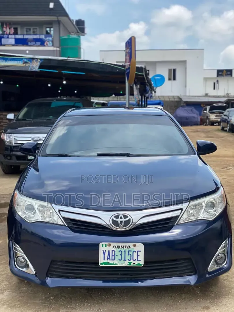 Toyota Camry LE 4dr Sedan (2.5L 4cyl 6A) 2012 Blue