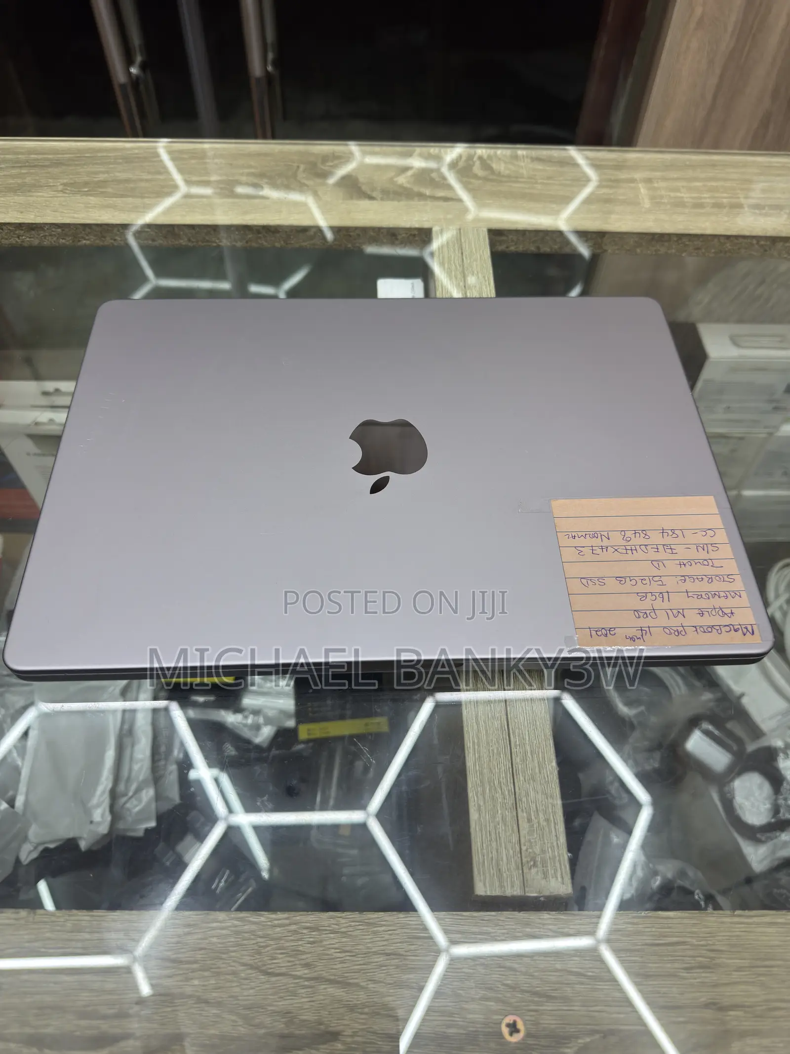 Laptop Apple MacBook Pro 2020 M1 16GB Apple M1 Pro SSD 512GB