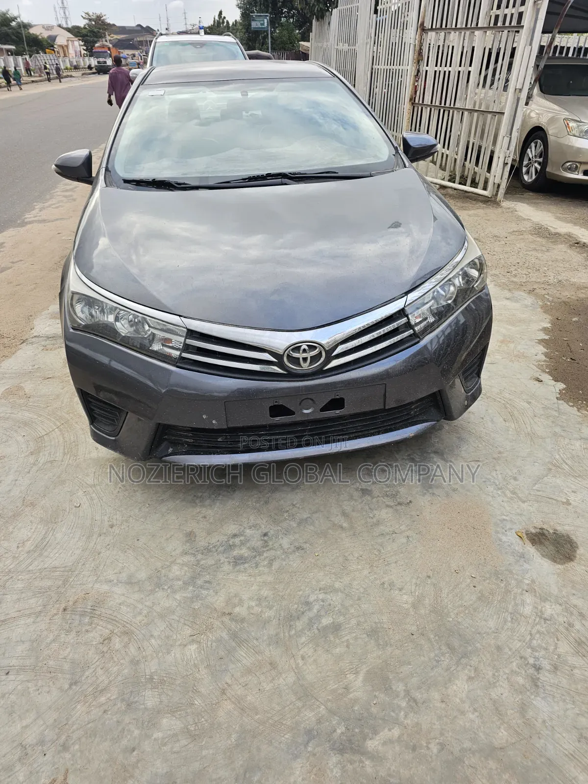 Toyota Corolla L 4dr Sedan (1.8L 4cyl 6M) 2014 Gray