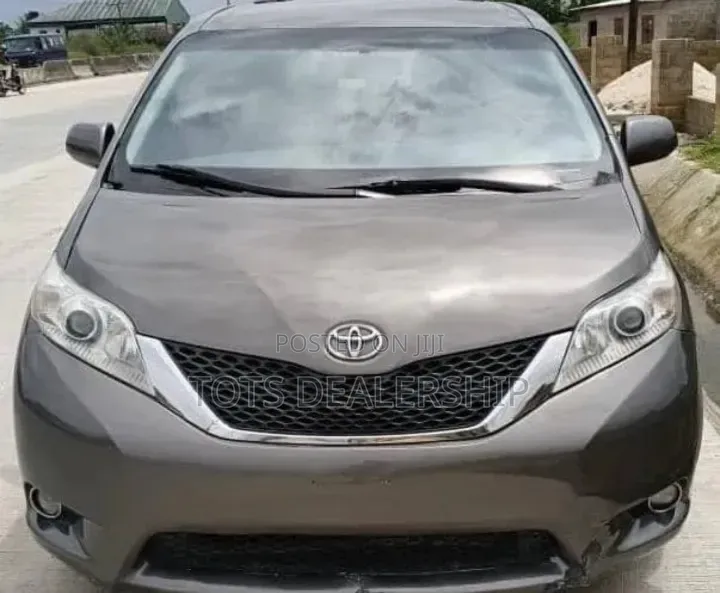 Toyota Sienna 2015 Gray