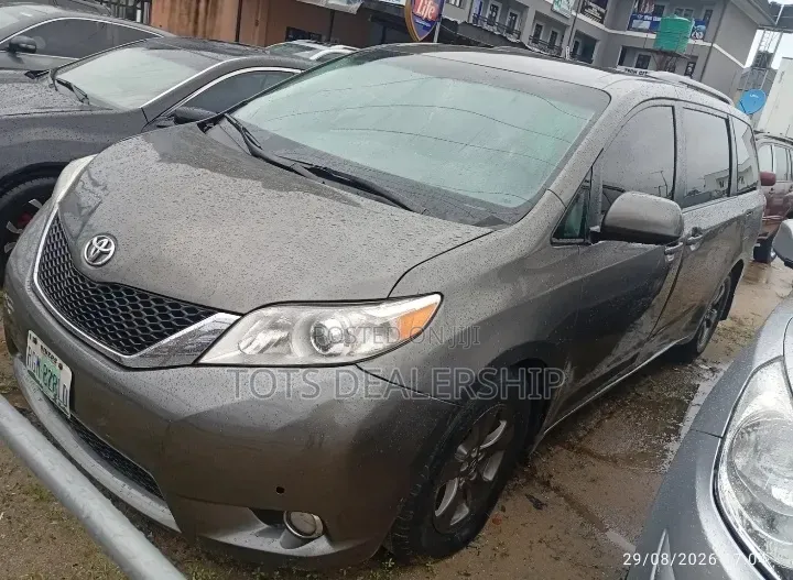 Toyota Sienna 2015 Gray