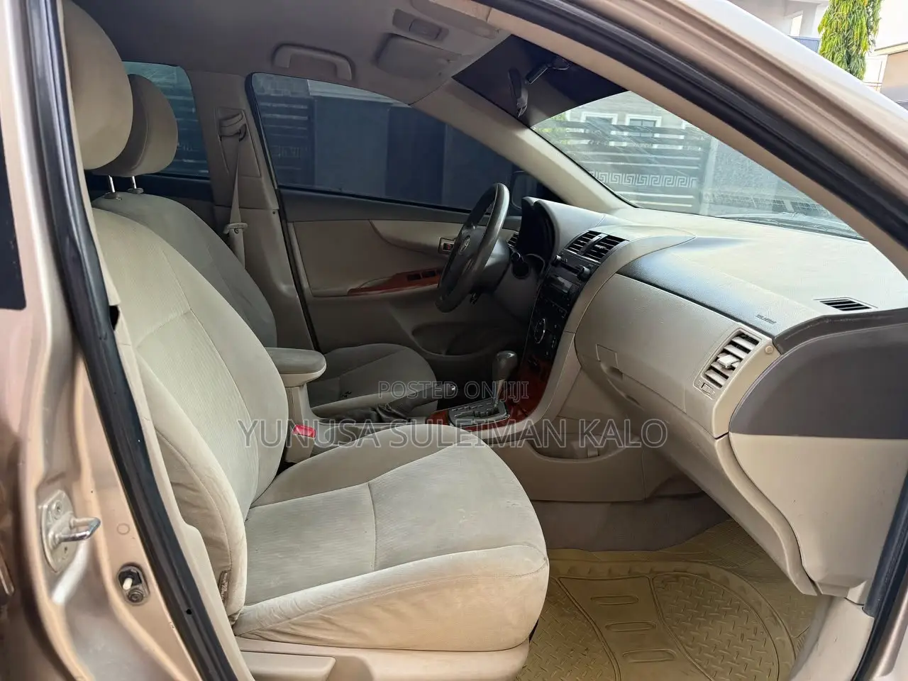 Toyota Corolla 2010 Gold