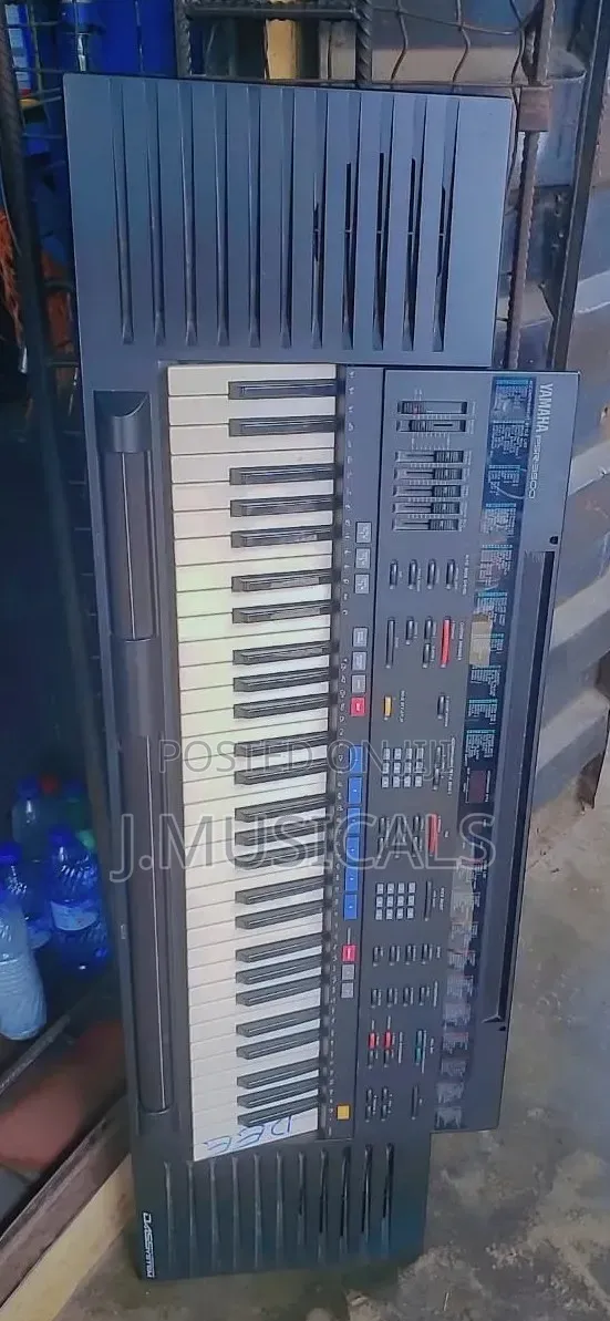 Yamaha PSR 3500 Keyboard With Power Adapter