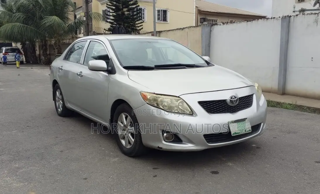 Toyota Corolla LE 4dr Sedan (1.8L 4cyl 4A) 2010 Silver