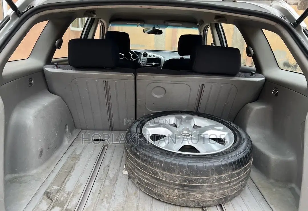 Toyota Matrix XR Hatchback AWD (1.8L 4cyl 4A) 2004 Silver
