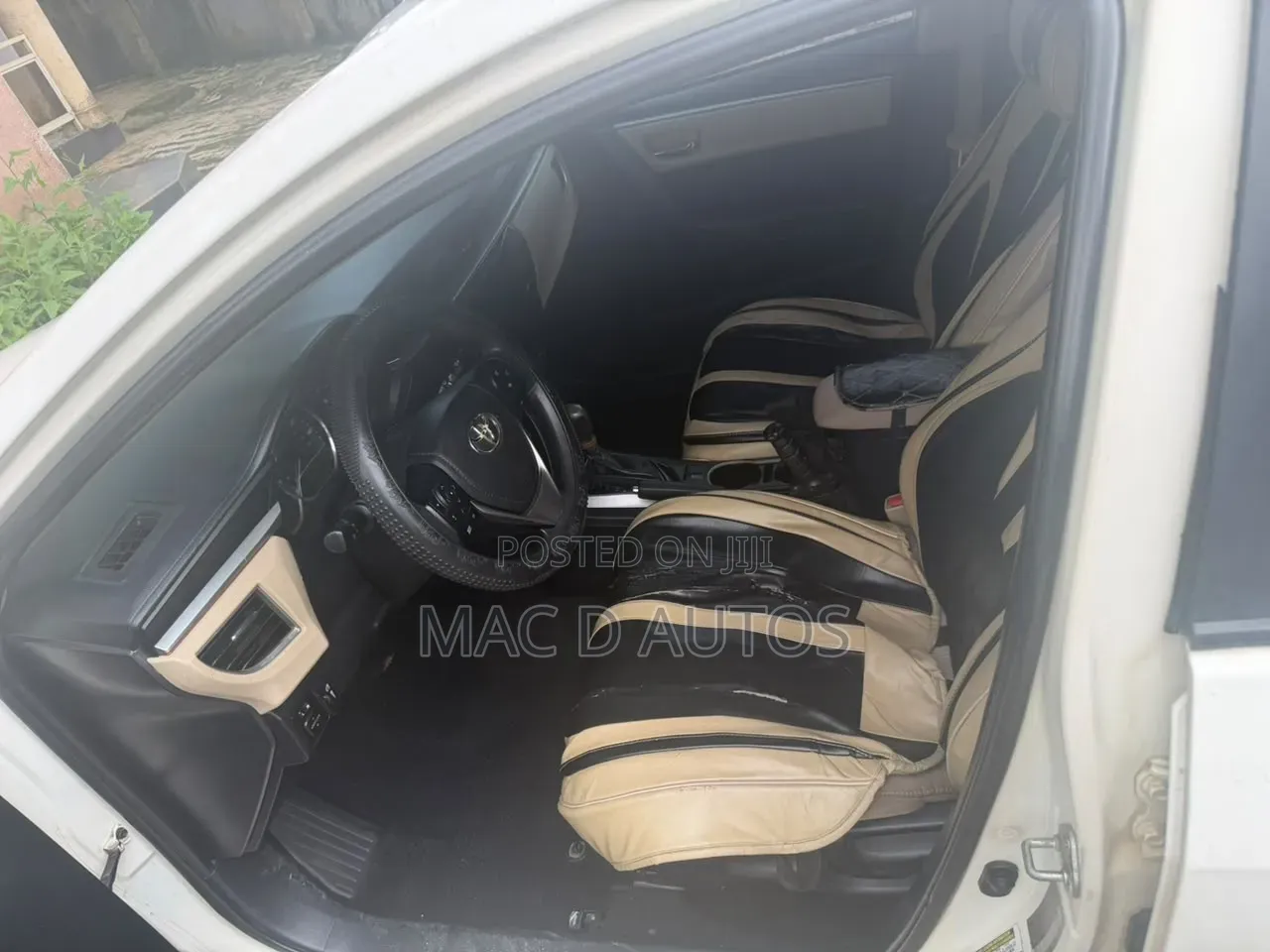 Toyota Corolla LE Eco 4dr Sedan (1.8L 4cyl CVT) 2015 White