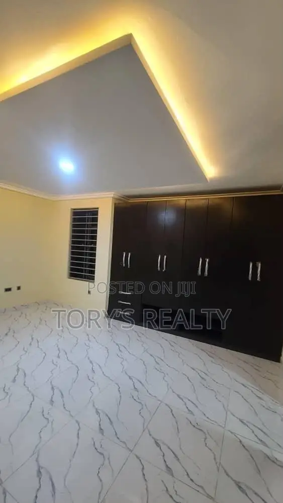 2bdrm Apartment in Chevron for rent