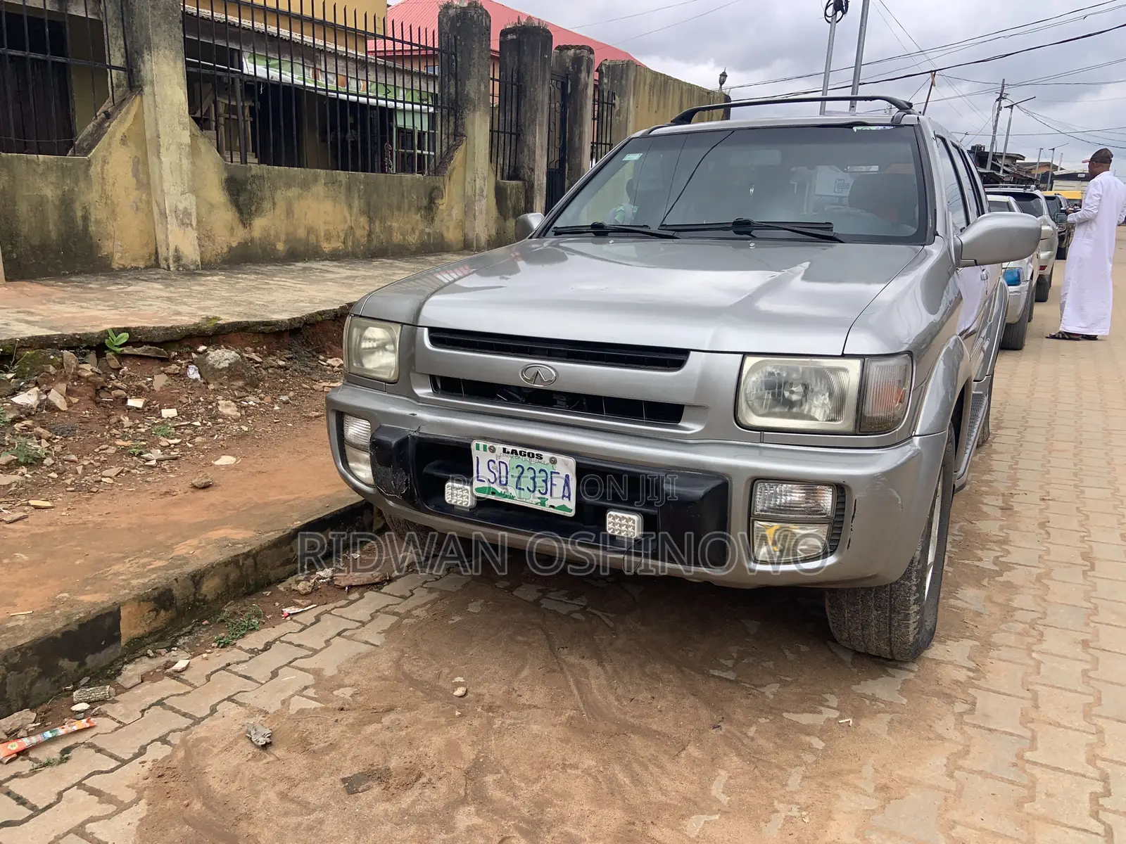 Infiniti QX4 2001 Gray