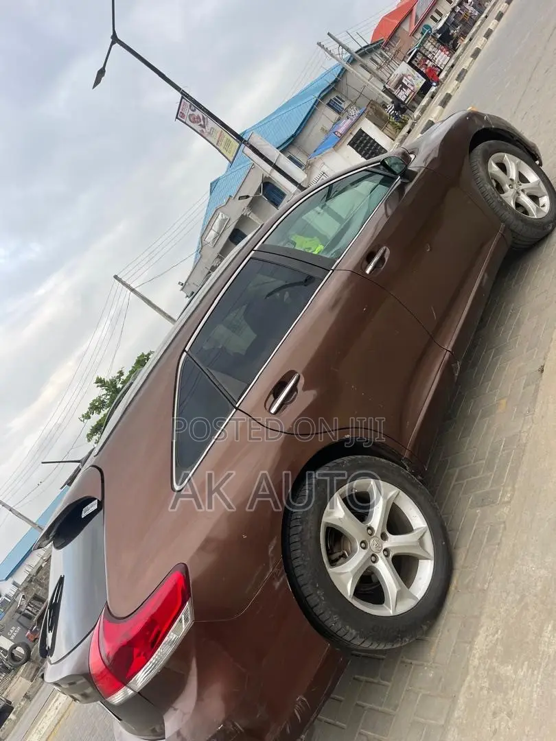 Toyota Venza 2010 Gold