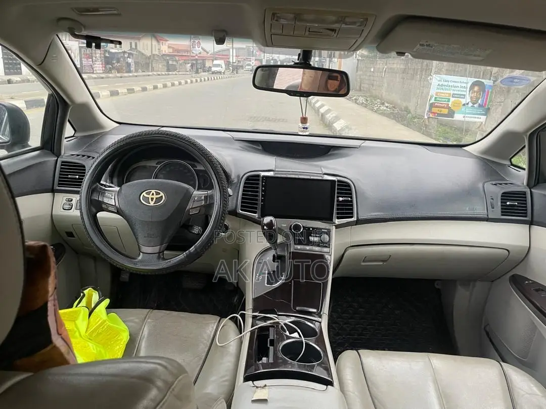 Toyota Venza 2010 Gold