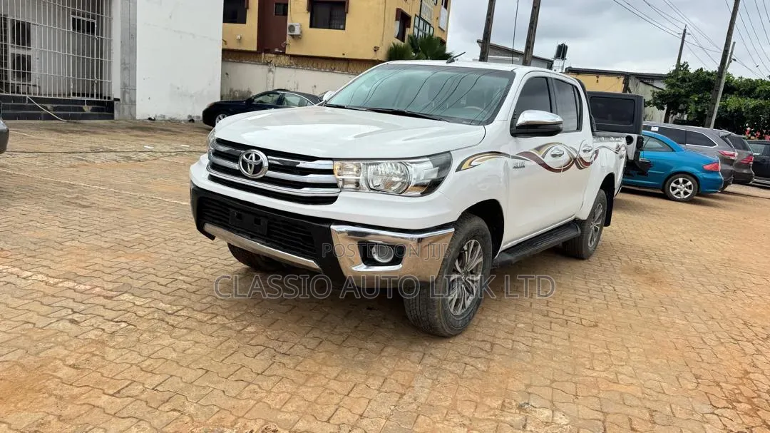 Toyota Hilux SR5 4x4 2019 White