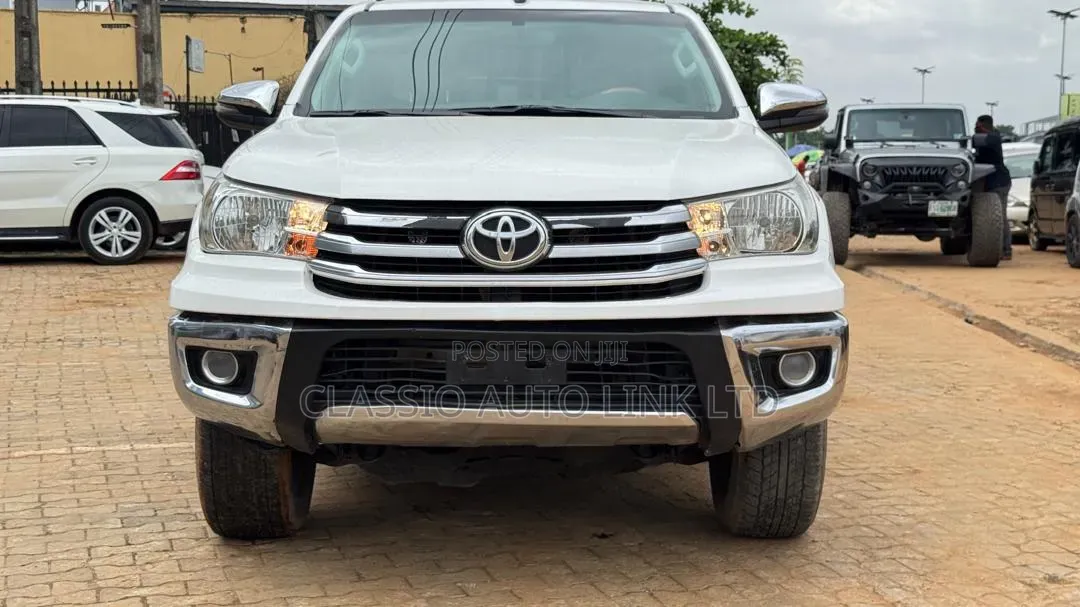 Toyota Hilux SR5 4x4 2019 White