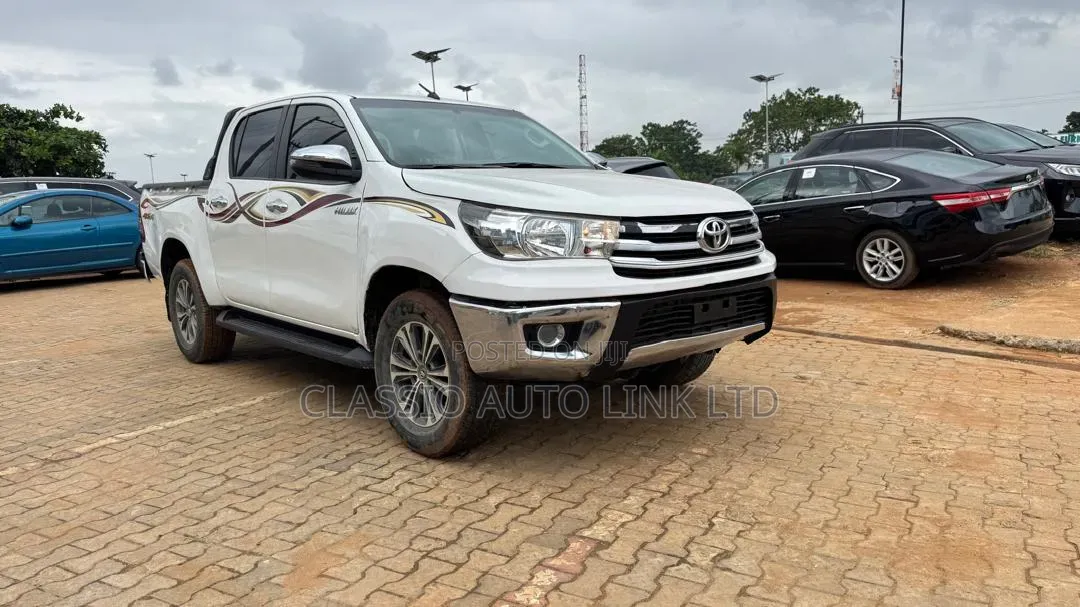 Toyota Hilux SR5 4x4 2019 White