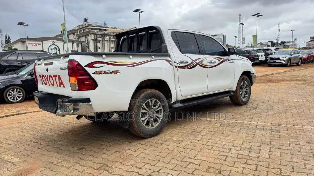 Toyota Hilux SR5 4x4 2019 White