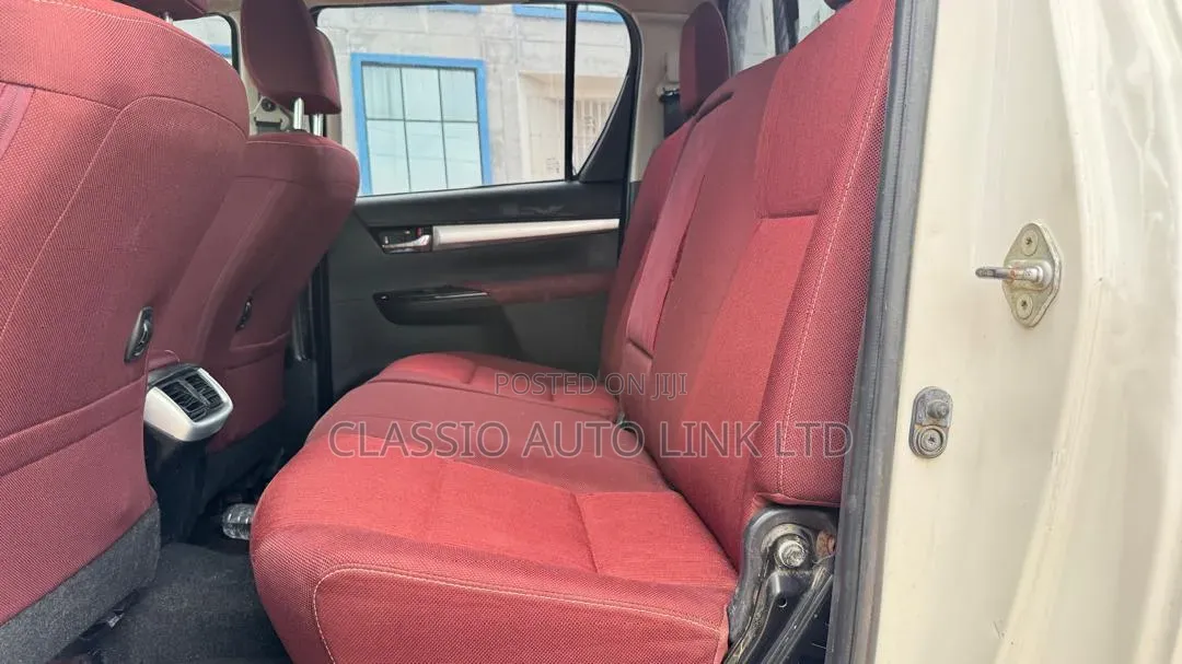 Toyota Hilux SR5 4x4 2019 White