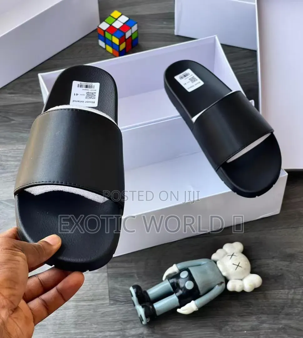 Puma Slides – Black (Unisex)