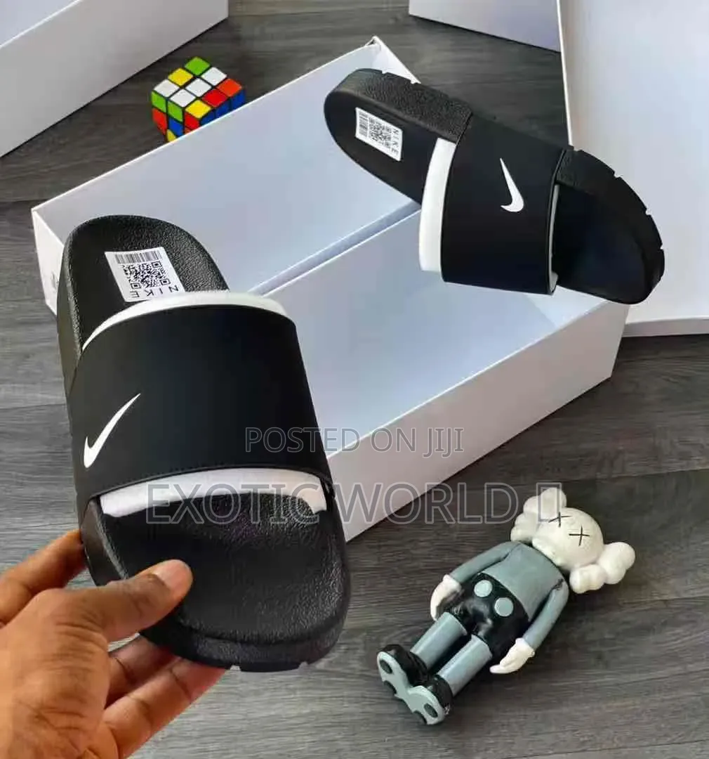 Puma Slides – Black (Unisex)