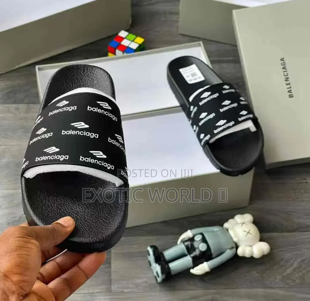 Puma Slides – Black (Unisex)