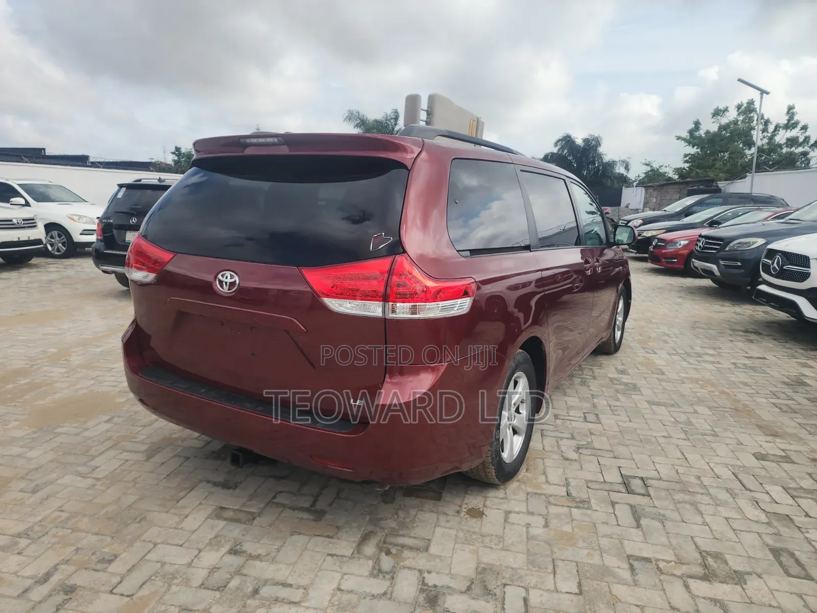 Toyota Sienna LE 8 Passenger 2011 Burgundy
