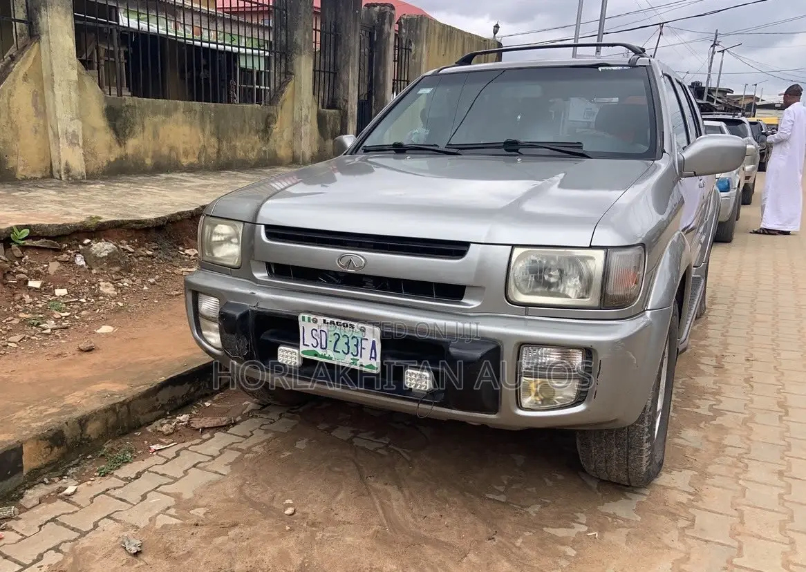 Infiniti QX4 2002 Silver