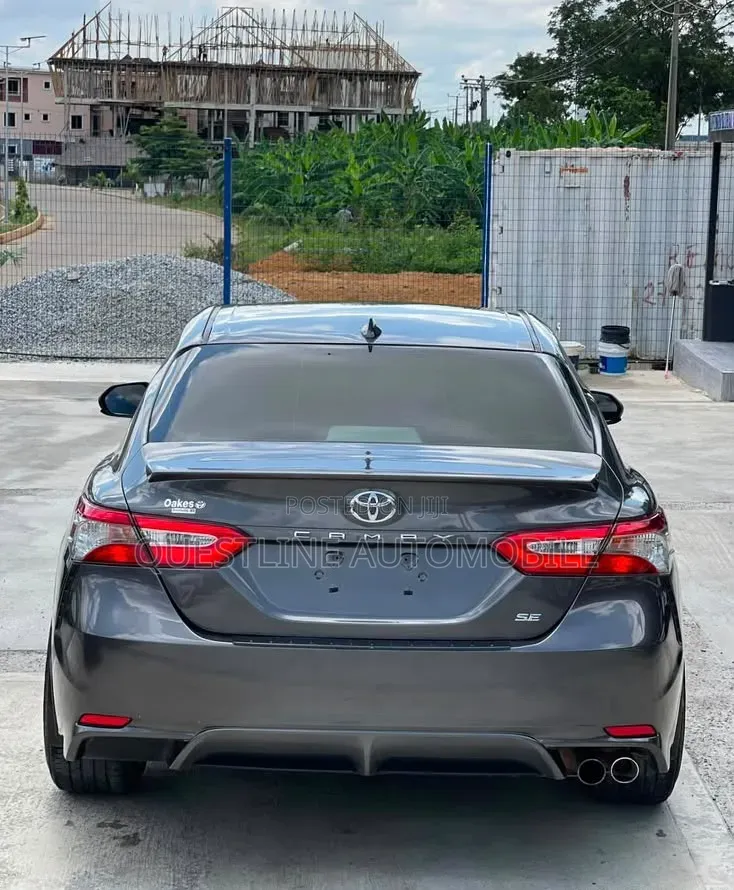 Toyota Camry SE (2.5L 4cyl 8A) 2019 Gray