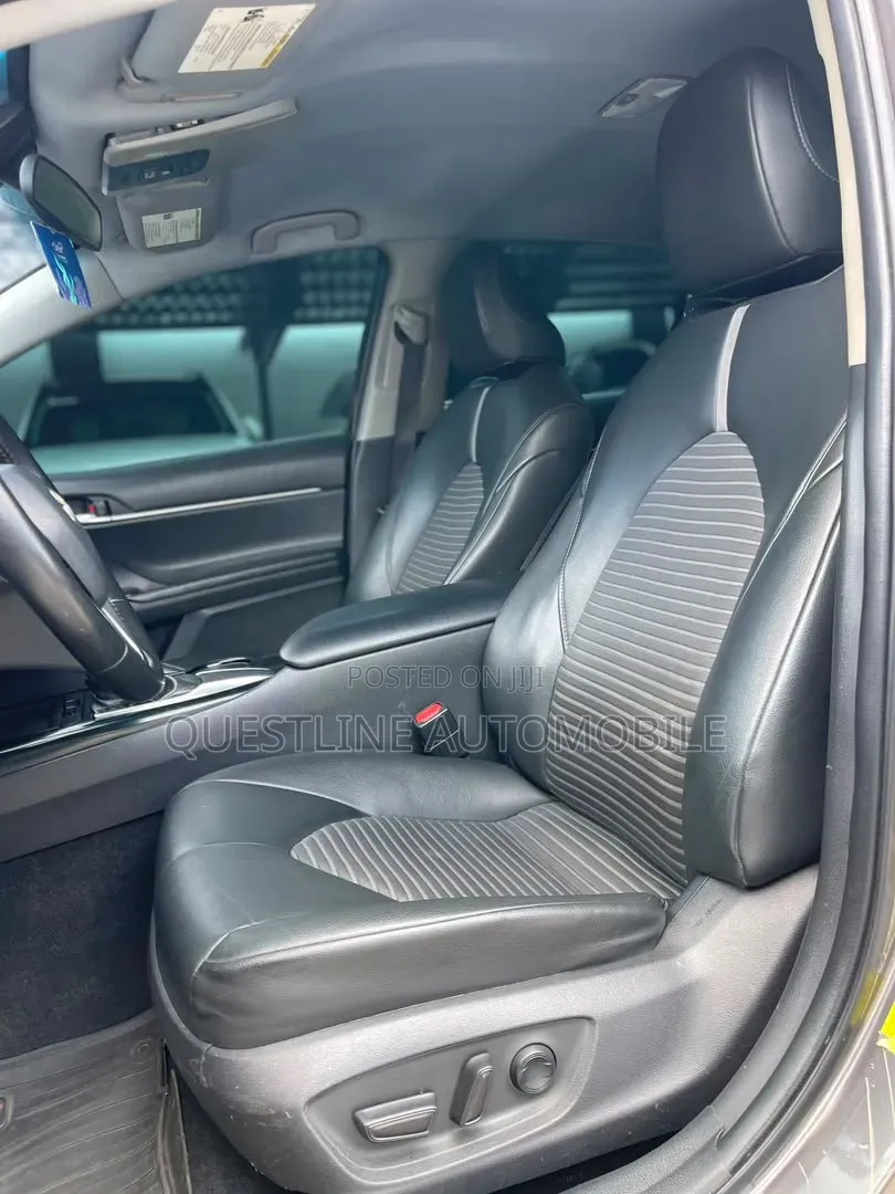 Toyota Camry SE (2.5L 4cyl 8A) 2019 Gray