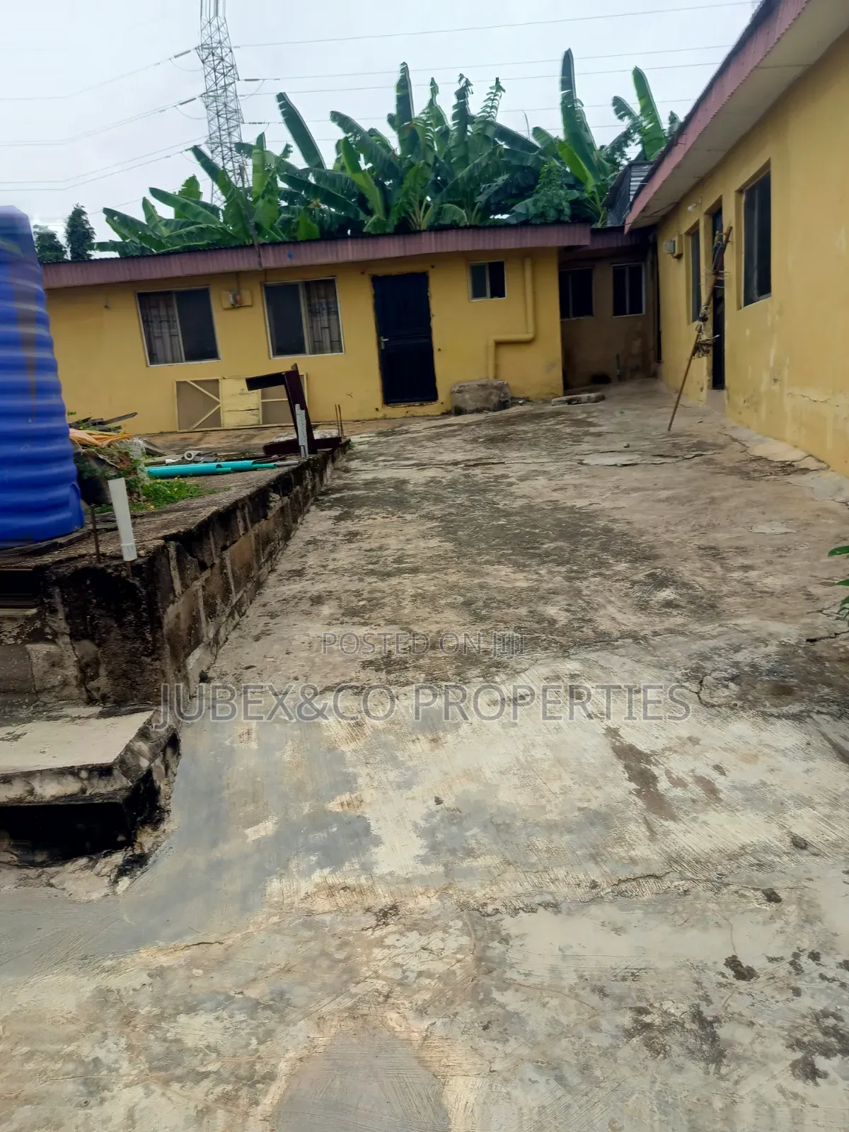 3bdrm Block of Flats in Ewegbemi Bus Stop, Meiran for sale