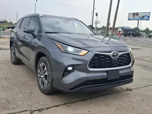 Toyota Highlander XLE 2022 Gray