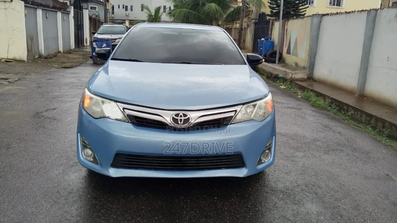 Toyota Camry XLE V6 4dr Sedan (3.5L 6cyl 6A) 2013 Blue