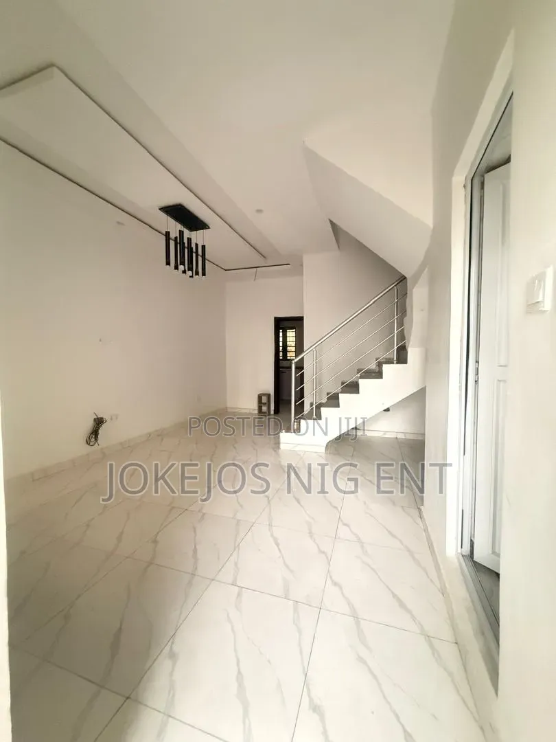 3bdrm Townhouse/Terrace in Mobile Road, VGC / Ajah for sale