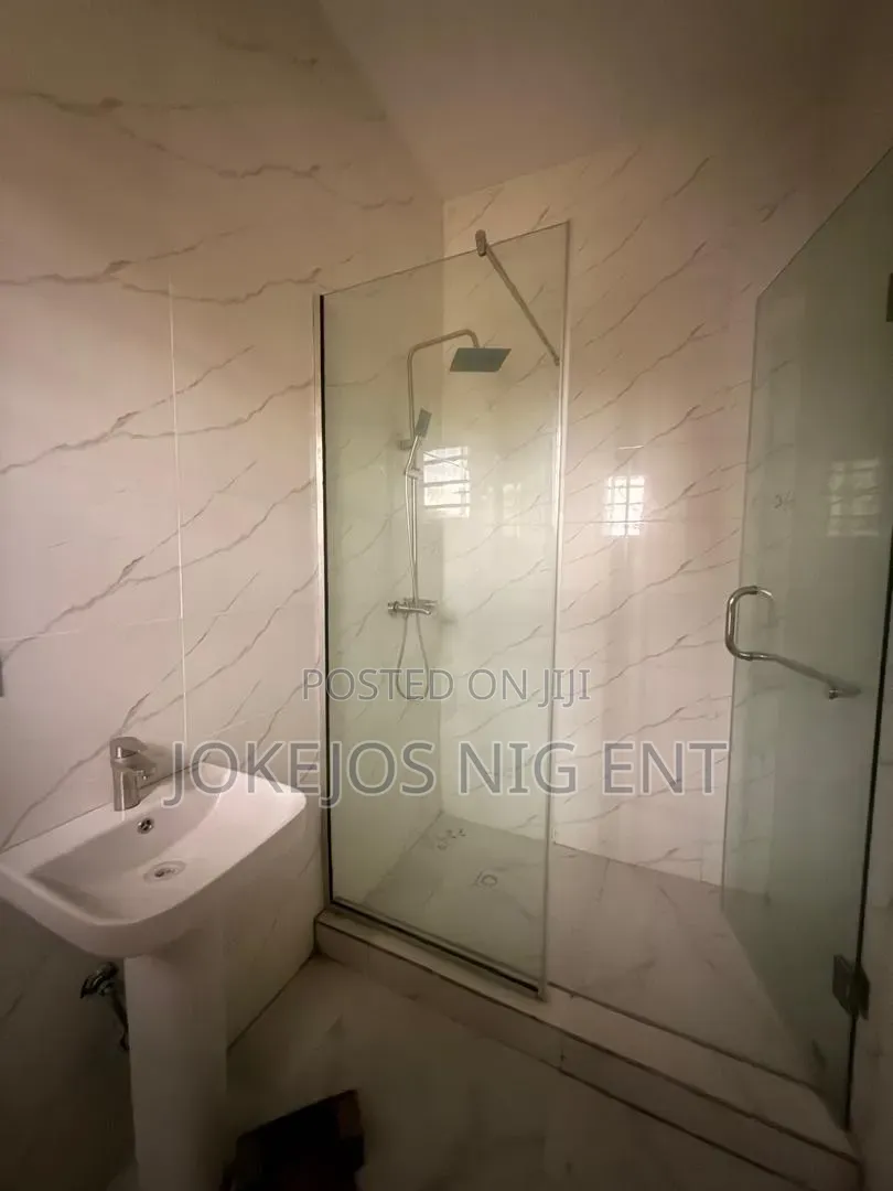 3bdrm Townhouse/Terrace in Mobile Road, VGC / Ajah for sale