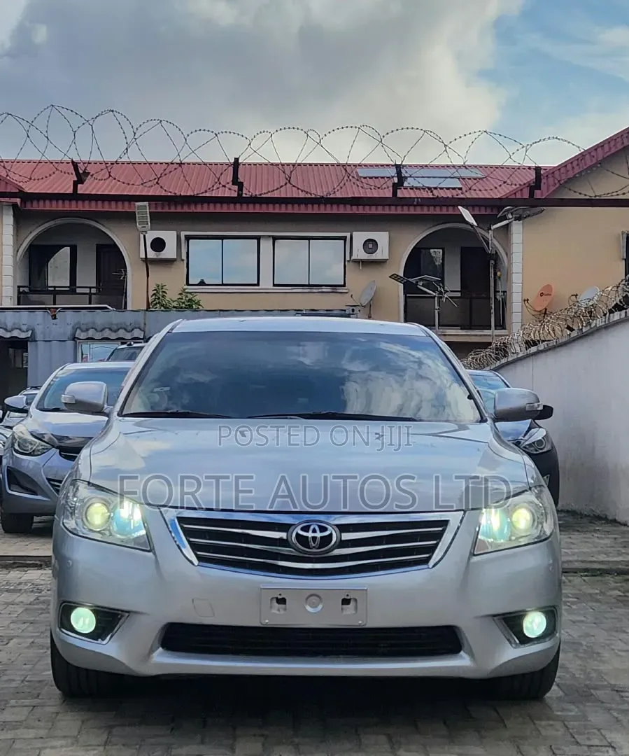 Toyota Camry XLE 4dr Sedan (2.5L 4cyl 6A) 2011 Silver