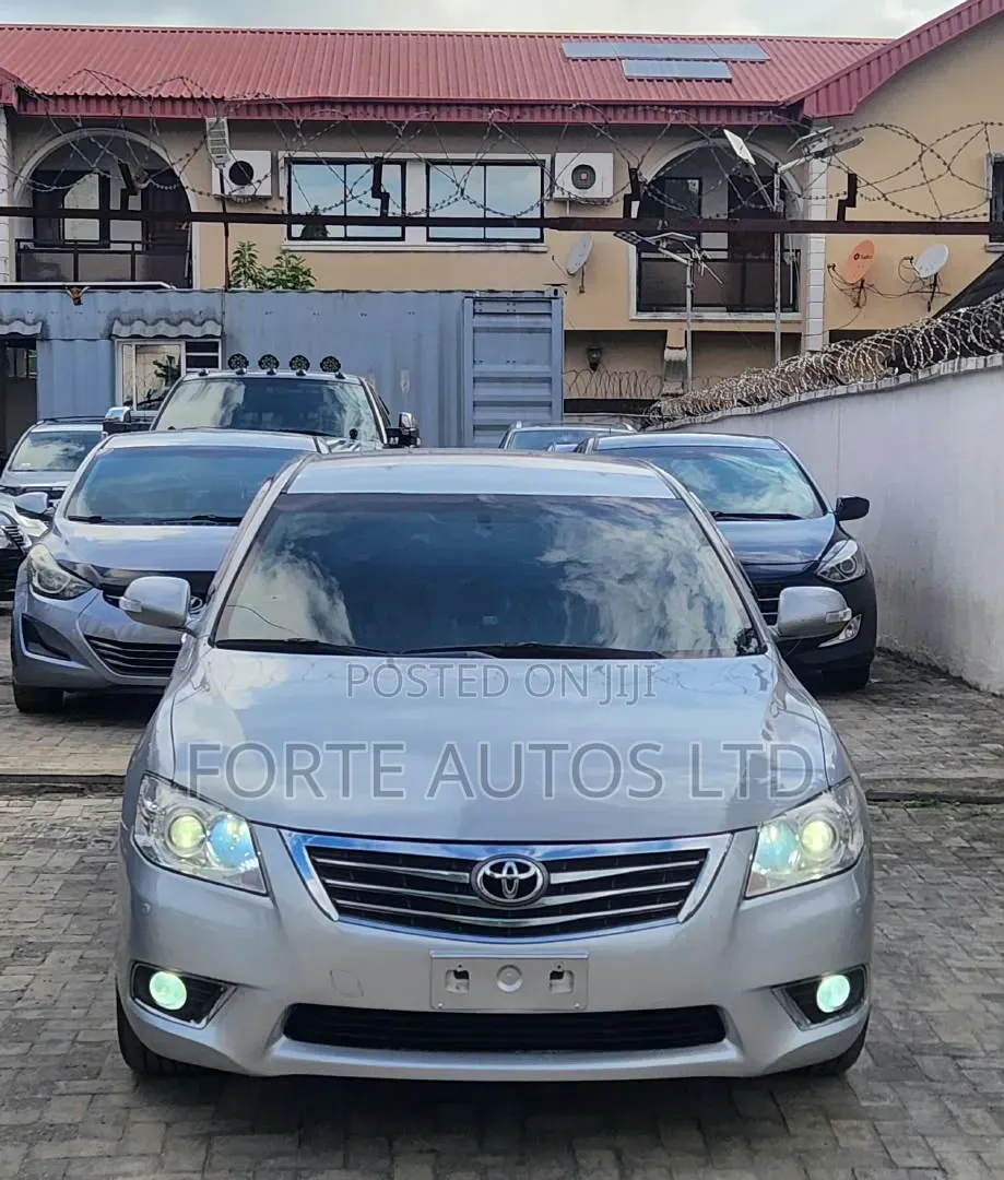 Toyota Camry XLE 4dr Sedan (2.5L 4cyl 6A) 2011 Silver