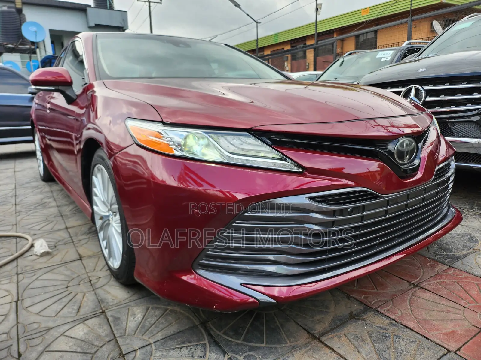 Toyota Camry XLE FWD (2.5L 4cyl 8AM) 2018 Red